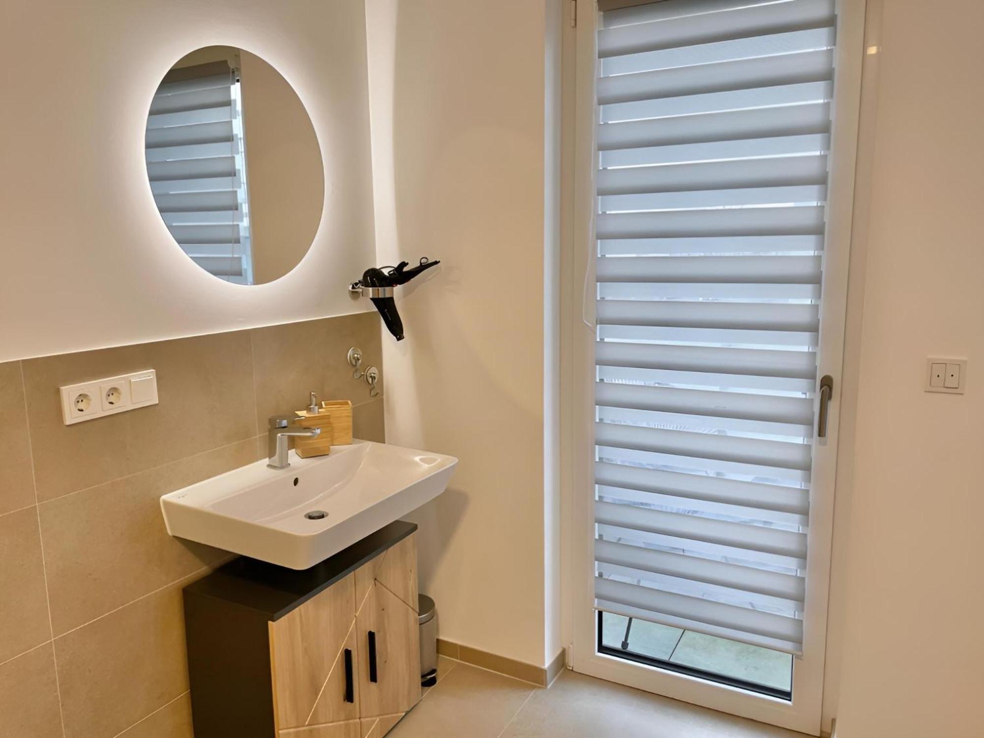 Exklusive 3-Zimmer Luxus-Maisonette In Hochheim - Naehe Frankfurt Flughafen, Wiesbaden Und Mainz Хоххайм-ам-Майн Экстерьер фото